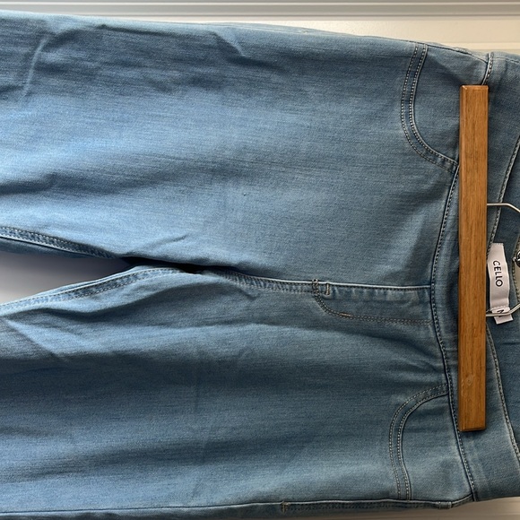 Cello size medium light wash jeggings - Picture 4 of 4
